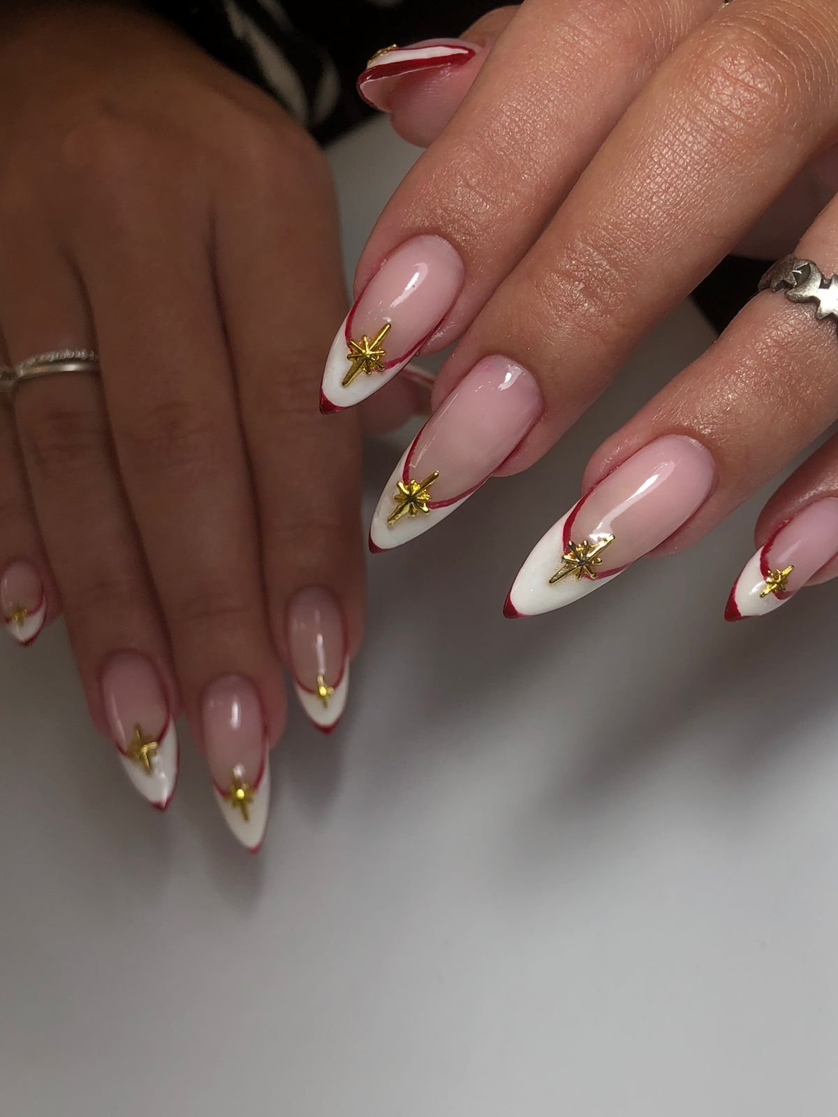 Nail Art Vermelha e Dourada